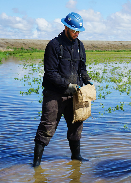 SideImage_Delta_500x700 corpsmember holding sandbag