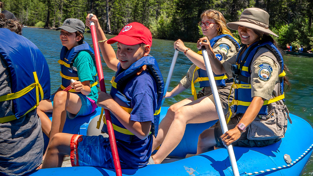 Internships_RaftingTour_1040x585 Corpsmembers lead a rafting tour.