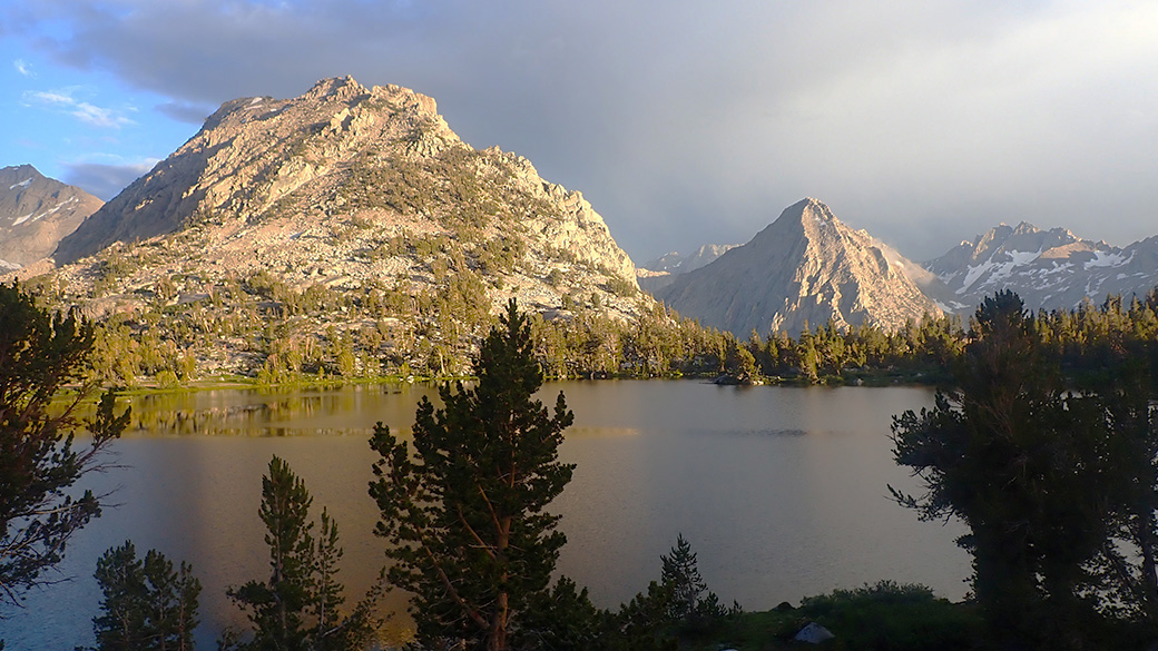 Scenic view of lake in Kings Canyon National Park.