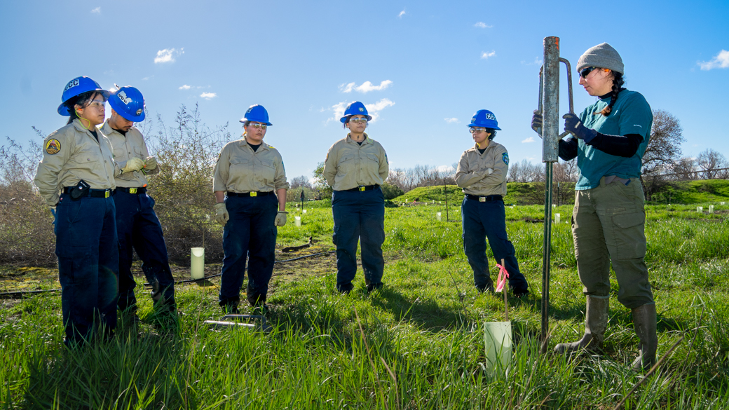 A staff person from the Yolo County Resource Conservation District instructs Corpsmembers on how to use fence post drivers. 
